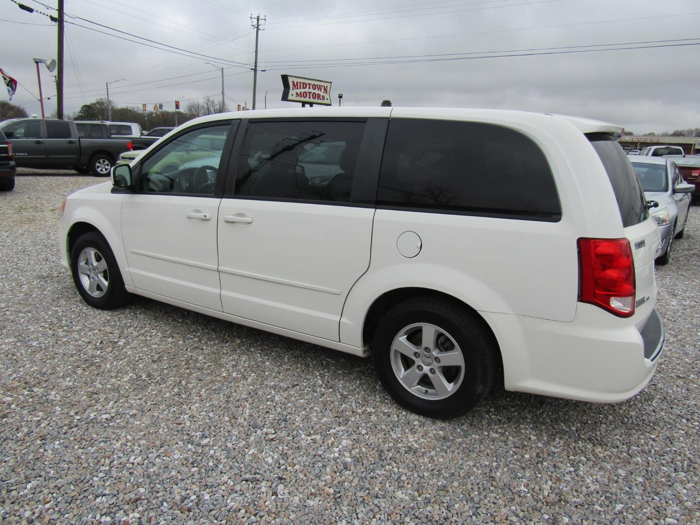 2012 White Dodge Grand Caravan SE (2C4RDGBG5CR) with an 3.6L V6 DOHC 24V engine, Automatic transmission, located at 15016 S Hwy 231, Midland City, AL, 36350, (334) 983-3001, 31.306210, -85.495277 - Photo#6